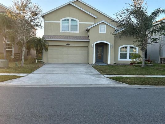 Attached, Exterior, Facade, Mediterranean