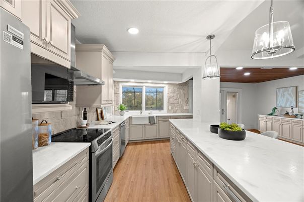 Interior, Kitchen, Pendant Lights, Recessed Lighting, Wood Texture Flooring
