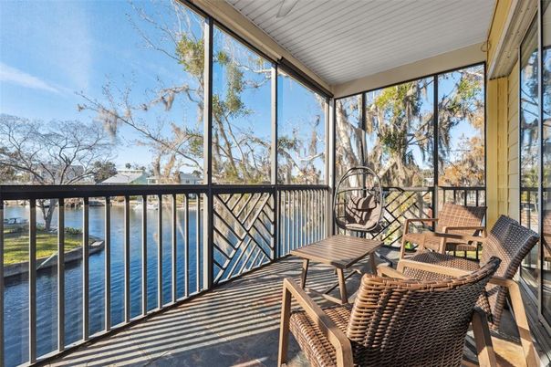 Interior, Sun Room, Water