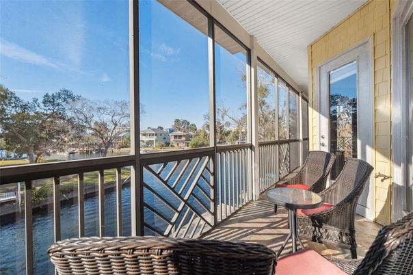 Interior, Sun Room, Water