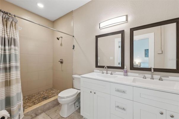 Bathroom, Dual Sink Vanities, Interior, Recessed Lighting