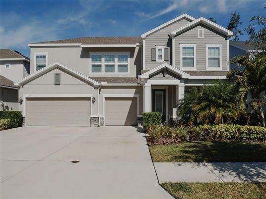 Attached, Exterior, Facade, American Craftsman