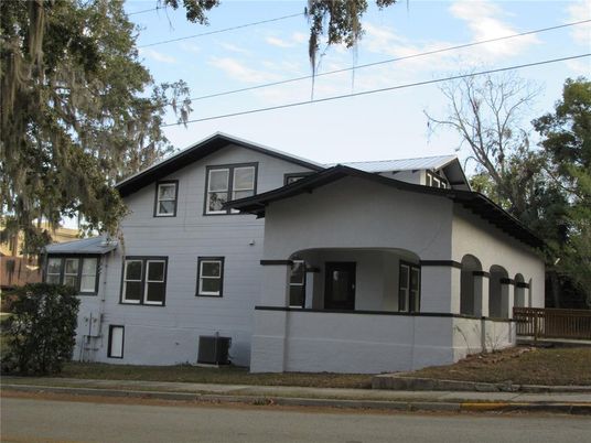 Exterior, Facade, Farmhouse