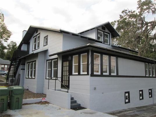 Exterior, Facade, Modern
