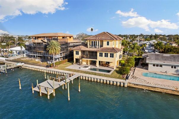 Exterior, Lake