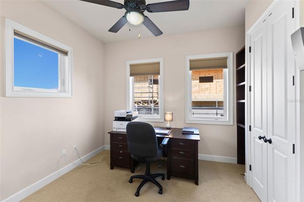 Home Office, Interior