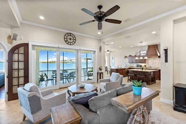 Interior, Kitchen, Living room, Pendant Lights, Recessed Lighting, Water