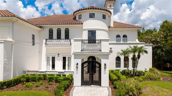 Exterior, Facade, Mediterranean