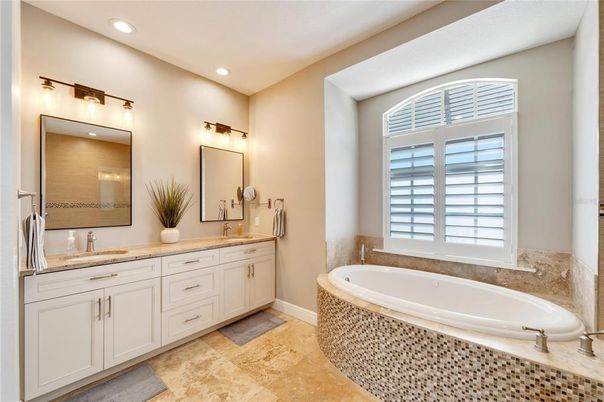 Bathroom, Dual Sink Vanities, Interior, Recessed Lighting