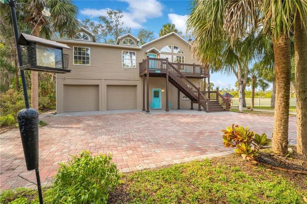 Attached, Exterior, Facade, Raised Ranch