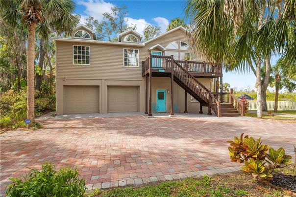 Attached, Exterior, Facade, Raised Ranch