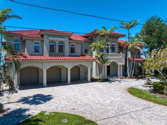 Attached, Exterior, Facade, Mediterranean