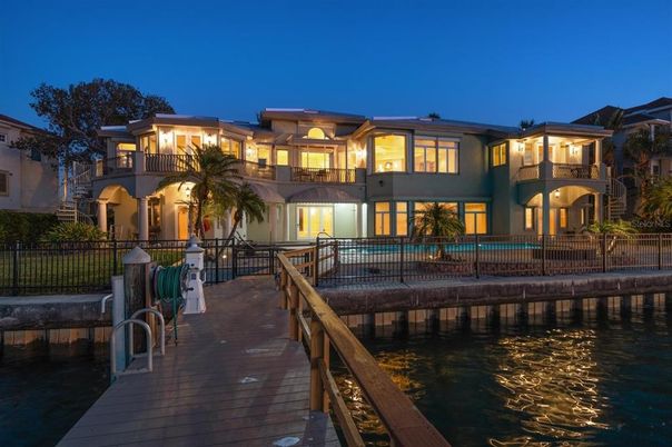 Exterior, Facade, Lake, Pool, Modern