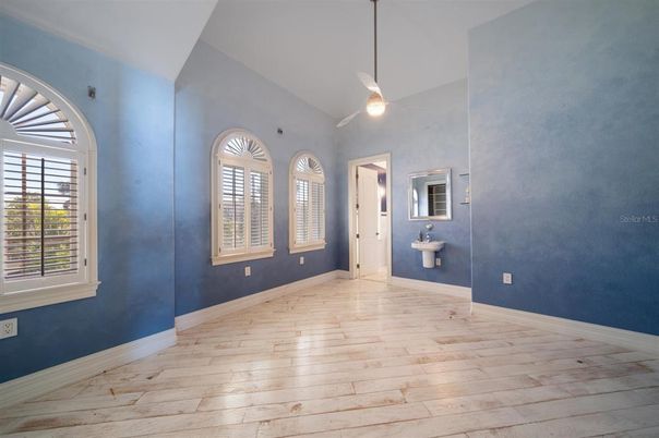 Empty room, Interior, Pendant Lights, Wood Texture Flooring