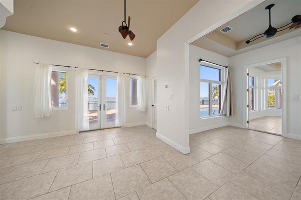 Empty room, Interior, Recessed Lighting