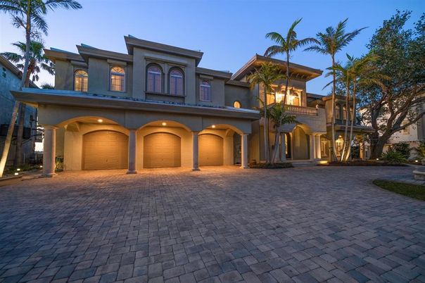 Attached, Exterior, Facade, Mediterranean
