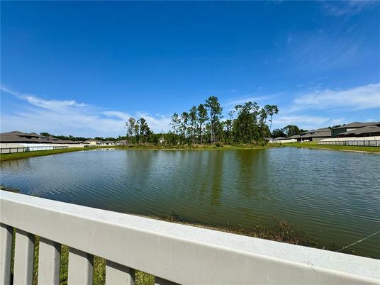 Exterior, Lake