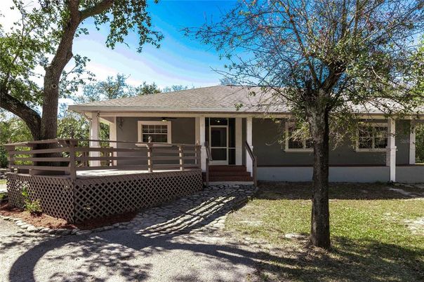 Exterior, Facade, Ranch