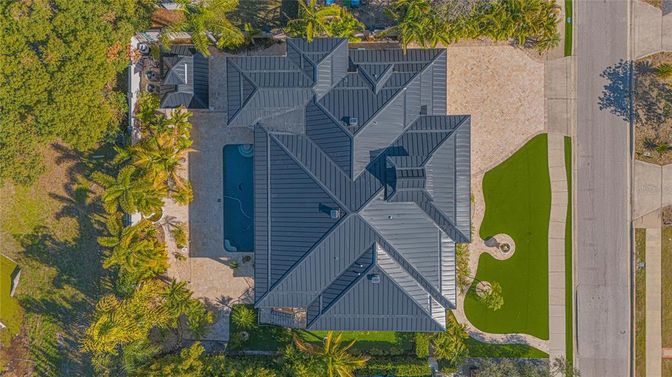 Exterior, Drone