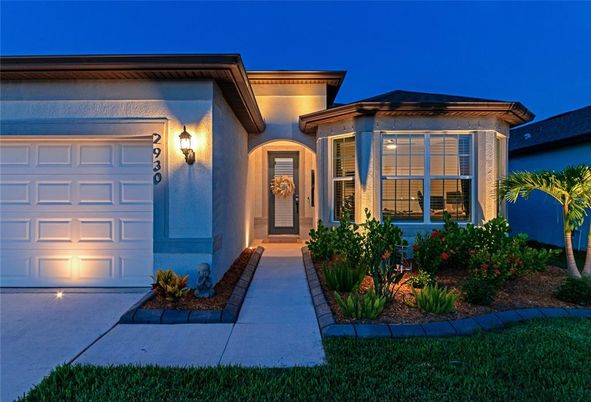 Attached, Exterior, Facade, Mediterranean