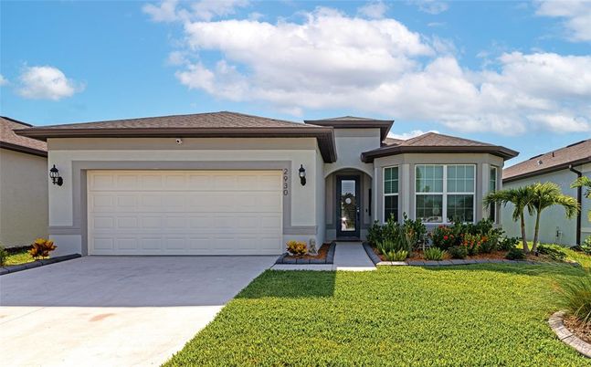 Attached, Exterior, Facade, Mediterranean