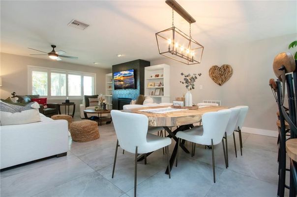 Dining room, Interior, Living room, Pendant Lights, Recessed Lighting
