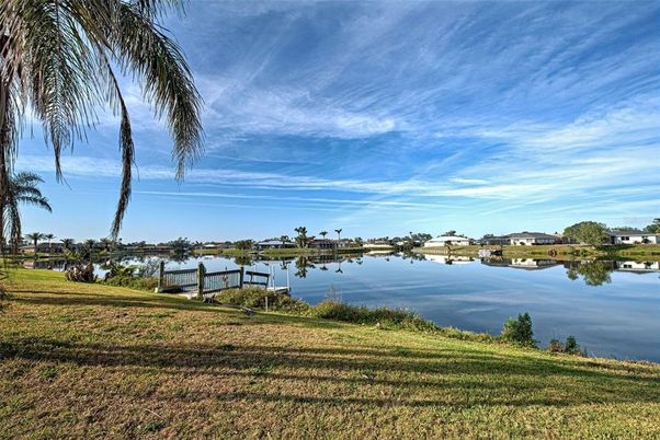 Exterior, Lake