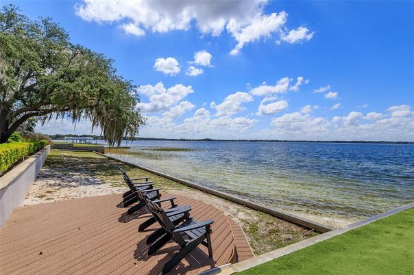 Exterior, Lake