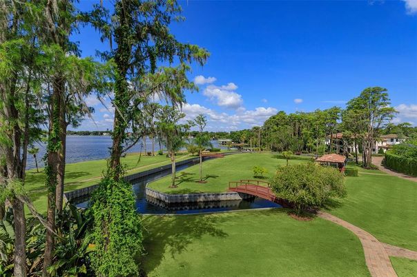 Exterior, Lake