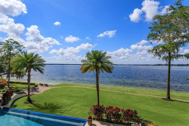 Exterior, Lake