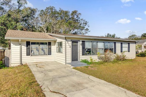 Exterior, Facade, Ranch