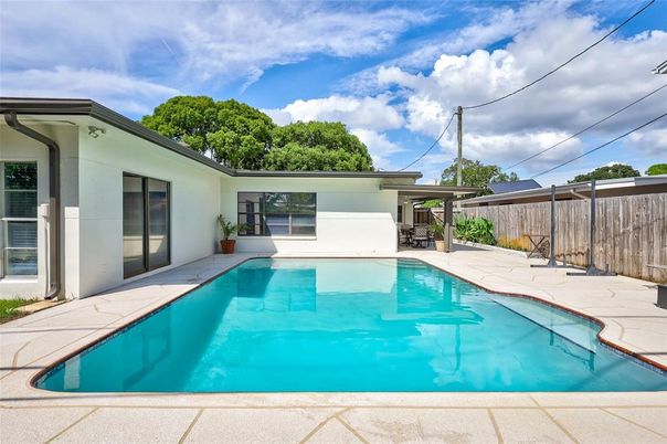 Exterior, Pool