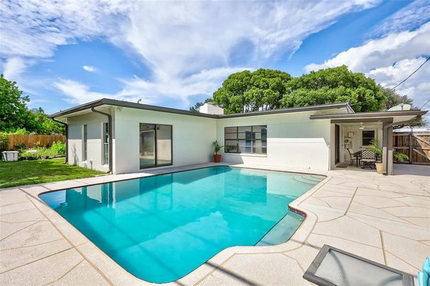 Exterior, Pool