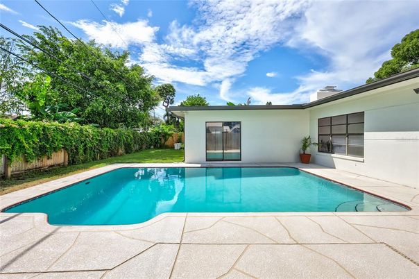 Exterior, Pool