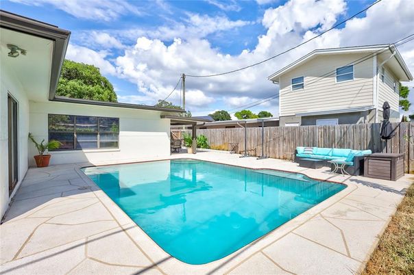 Exterior, Pool