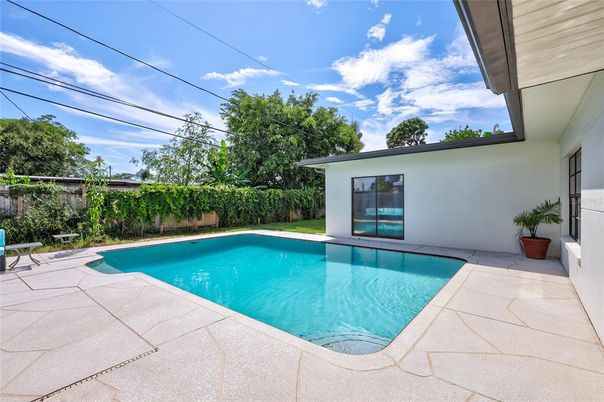 Exterior, Pool