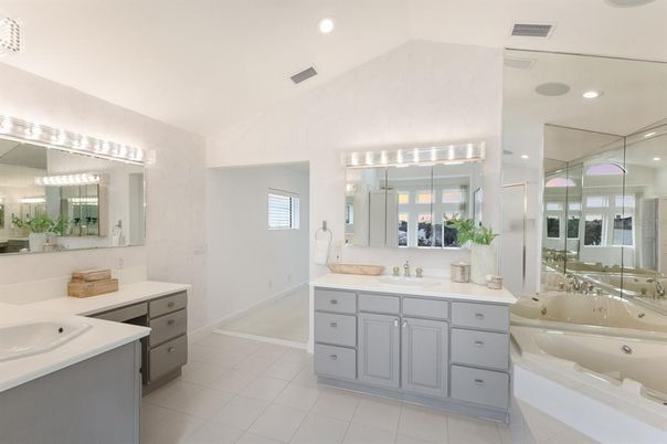 Bathroom, Dual Sink Vanities, Interior, Recessed Lighting