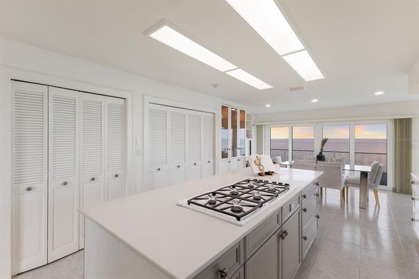 Dining room, Interior, Kitchen, Recessed Lighting, Water