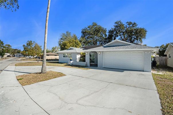 Attached, Exterior, Facade, Ranch