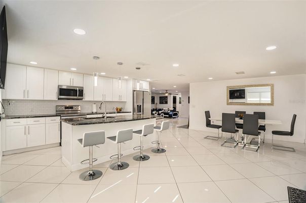 Dining room, Interior, Kitchen, Pendant Lights, Recessed Lighting, Stainless Steel Appliances
