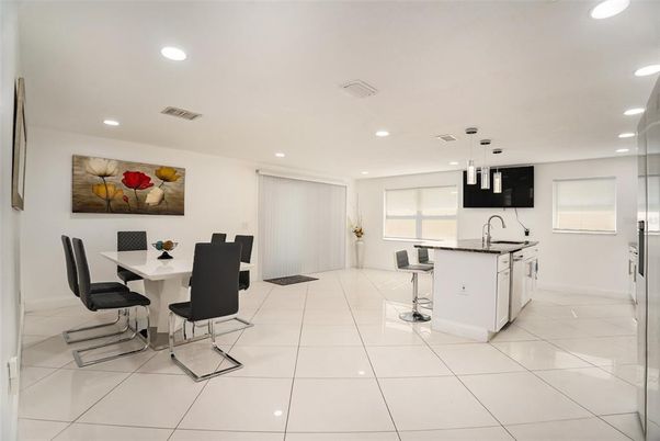 Dining room, Interior, Kitchen, Pendant Lights, Recessed Lighting