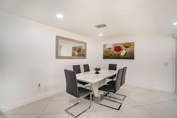 Dining room, Interior, Recessed Lighting