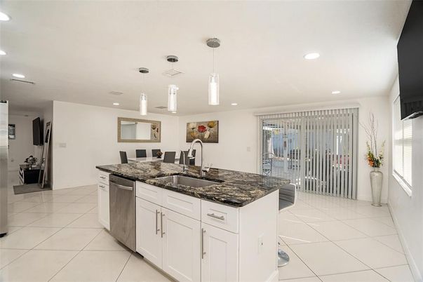 Dining room, Interior, Kitchen, Pendant Lights, Recessed Lighting, Stainless Steel Appliances