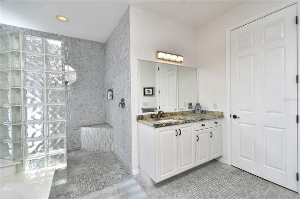 Bathroom, Interior, Recessed Lighting