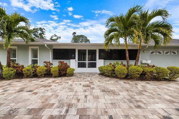 Attached, Exterior, Facade, Ranch