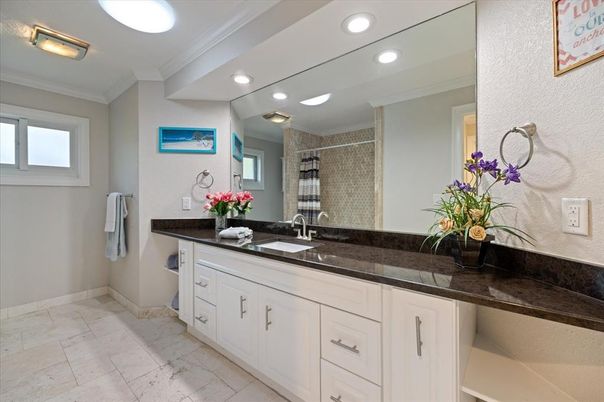 Bathroom, Dual Sink Vanities, Interior, Recessed Lighting