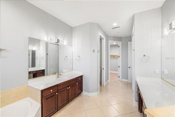 Bathroom, Dual Sink Vanities, Interior, Recessed Lighting