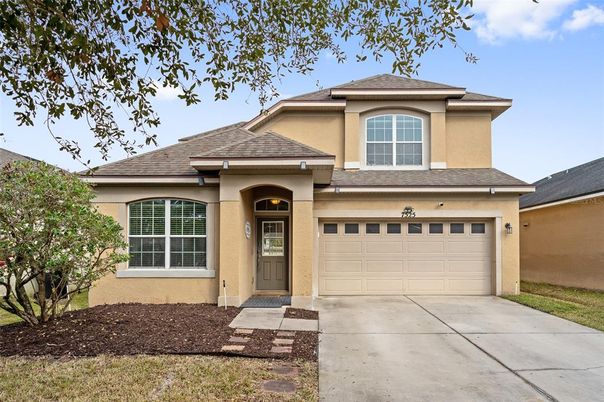 Attached, Exterior, Facade, Mediterranean