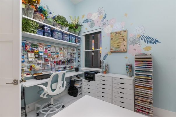 Home Office, Interior