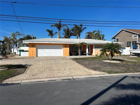 Attached, Exterior, Facade, Ranch